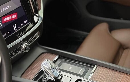 Volvo V60 Cross Country II, 2021 год, 2 997 000 рублей, 13 фотография