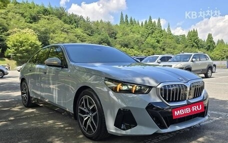 BMW 5 серия, 2024 год, 5 941 000 рублей, 2 фотография