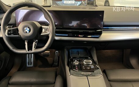 BMW 5 серия, 2024 год, 6 640 000 рублей, 10 фотография