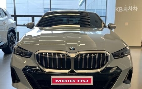 BMW 5 серия, 2024 год, 6 640 000 рублей, 2 фотография