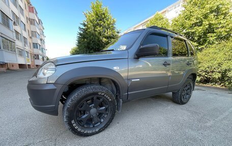 Chevrolet Niva I рестайлинг, 2018 год, 945 000 рублей, 1 фотография