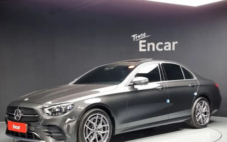 Mercedes-Benz E-Класс, 2022 год, 3 000 000 рублей, 1 фотография