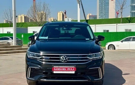 Volkswagen Tiguan II, 2022 год, 2 100 855 рублей, 2 фотография