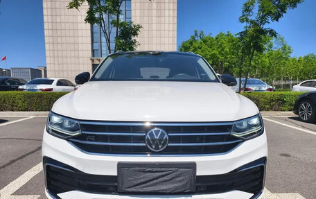 Volkswagen Tiguan II, 2022 год, 2 550 855 рублей, 2 фотография