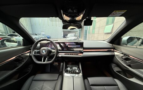 BMW 5 серия, 2025 год, 7 690 000 рублей, 15 фотография