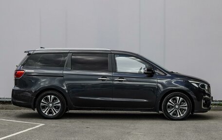 KIA Carnival III, 2019 год, 2 780 000 рублей, 5 фотография