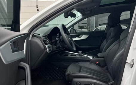 Audi A4, 2022 год, 2 240 000 рублей, 4 фотография