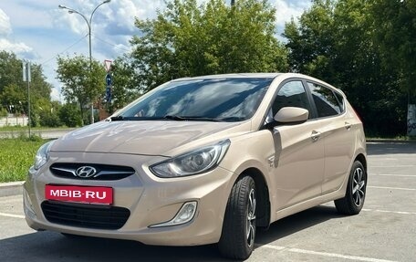 Hyundai Solaris II рестайлинг, 2012 год, 1 030 000 рублей, 3 фотография