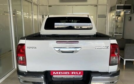 Toyota Hilux VIII, 2016 год, 2 799 000 рублей, 3 фотография
