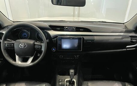 Toyota Hilux VIII, 2016 год, 2 799 000 рублей, 5 фотография