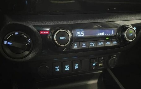 Toyota Hilux VIII, 2016 год, 2 799 000 рублей, 8 фотография