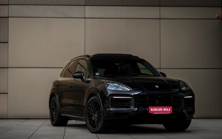 Porsche Cayenne III, 2022 год, 8 300 000 рублей, 2 фотография