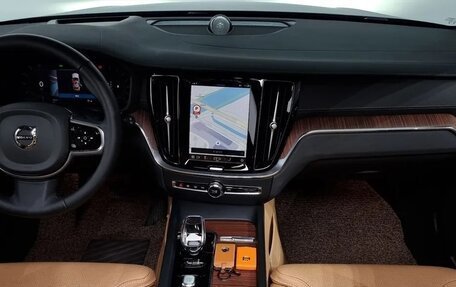 Volvo V60 Cross Country II, 2024 год, 4 997 000 рублей, 6 фотография