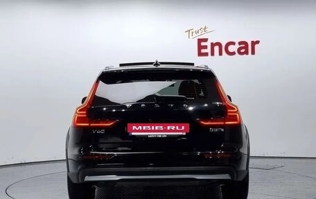 Volvo V60 Cross Country II, 2024 год, 4 997 000 рублей, 3 фотография