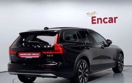 Volvo V60 Cross Country II, 2024 год, 4 997 000 рублей, 2 фотография
