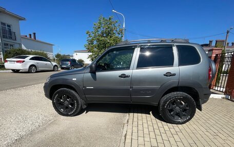 Chevrolet Niva I рестайлинг, 2018 год, 945 000 рублей, 5 фотография