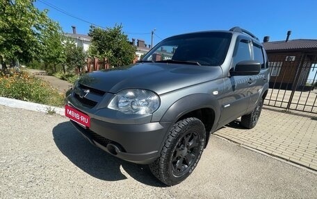 Chevrolet Niva I рестайлинг, 2018 год, 945 000 рублей, 2 фотография