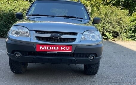 Chevrolet Niva I рестайлинг, 2018 год, 945 000 рублей, 3 фотография