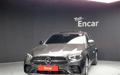 Mercedes-Benz E-Класс, 2022 год, 3 000 000 рублей, 2 фотография