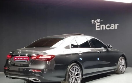 Mercedes-Benz E-Класс, 2022 год, 3 000 000 рублей, 3 фотография