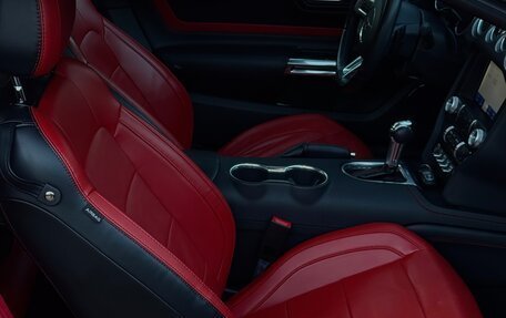 Ford Mustang VI рестайлинг, 2019 год, 3 990 000 рублей, 6 фотография