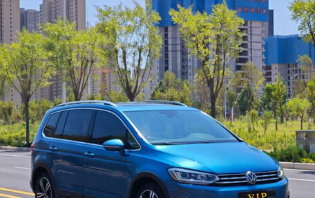 Volkswagen Touran III, 2022 год, 1 470 000 рублей, 3 фотография