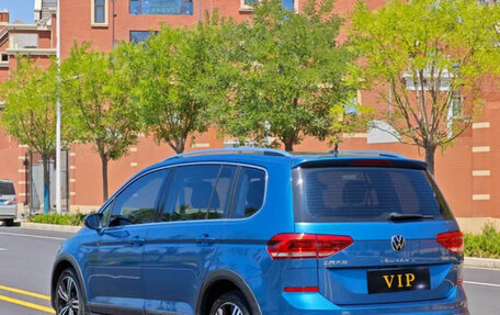 Volkswagen Touran III, 2022 год, 1 470 000 рублей, 4 фотография