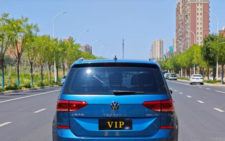 Volkswagen Touran III, 2022 год, 1 470 000 рублей, 5 фотография