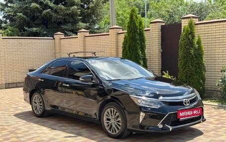 Toyota Camry, 2017 год, 2 250 000 рублей, 2 фотография