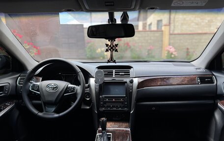 Toyota Camry, 2017 год, 2 250 000 рублей, 11 фотография