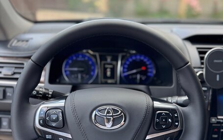 Toyota Camry, 2017 год, 2 250 000 рублей, 13 фотография