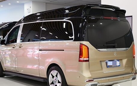 Mercedes-Benz V-Класс, 2022 год, 6 450 000 рублей, 5 фотография