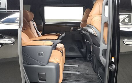 Toyota Alphard, 2024 год, 10 190 000 рублей, 13 фотография