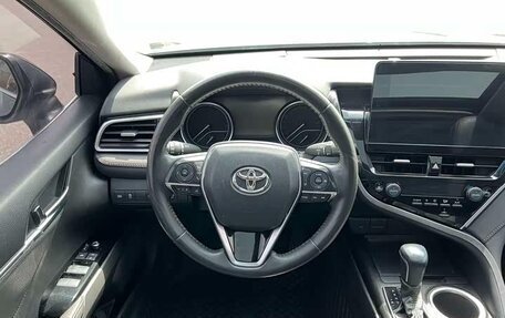 Toyota Camry, 2021 год, 1 900 000 рублей, 10 фотография
