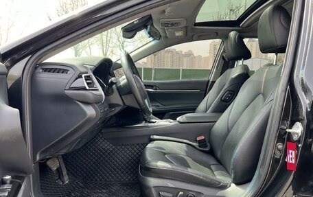Toyota Camry, 2021 год, 1 900 000 рублей, 9 фотография