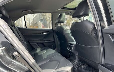 Toyota Camry, 2021 год, 1 900 000 рублей, 18 фотография