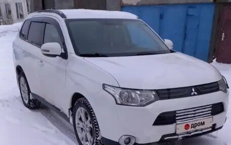 Mitsubishi Outlander III рестайлинг 3, 2013 год, 1 300 000 рублей, 3 фотография
