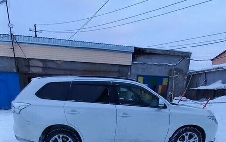 Mitsubishi Outlander III рестайлинг 3, 2013 год, 1 300 000 рублей, 4 фотография