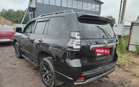 Toyota Land Cruiser Prado 150 рестайлинг 2, 2021 год, 5 900 000 рублей, 4 фотография