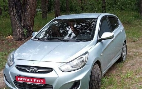 Hyundai Solaris II рестайлинг, 2012 год, 580 000 рублей, 4 фотография