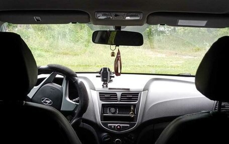 Hyundai Solaris II рестайлинг, 2012 год, 580 000 рублей, 17 фотография