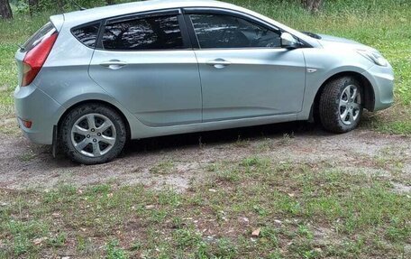 Hyundai Solaris II рестайлинг, 2012 год, 580 000 рублей, 18 фотография