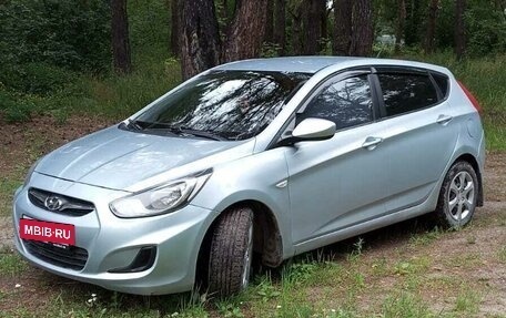 Hyundai Solaris II рестайлинг, 2012 год, 580 000 рублей, 27 фотография