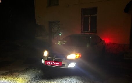 Dodge Stratus II, 2004 год, 450 000 рублей, 17 фотография