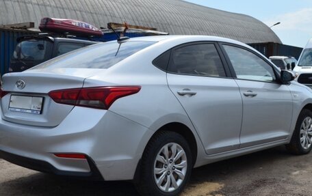 Hyundai Solaris II рестайлинг, 2018 год, 880 000 рублей, 3 фотография