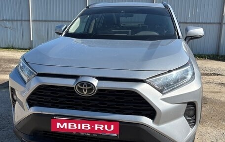 Toyota RAV4, 2021 год, 3 400 000 рублей, 2 фотография
