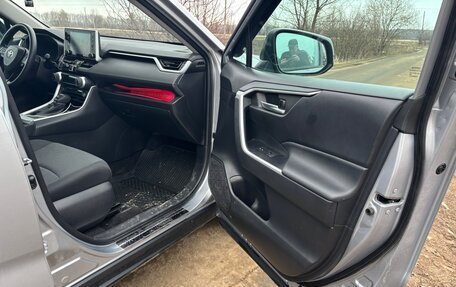Toyota RAV4, 2021 год, 3 400 000 рублей, 11 фотография