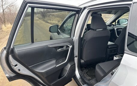 Toyota RAV4, 2021 год, 3 400 000 рублей, 10 фотография