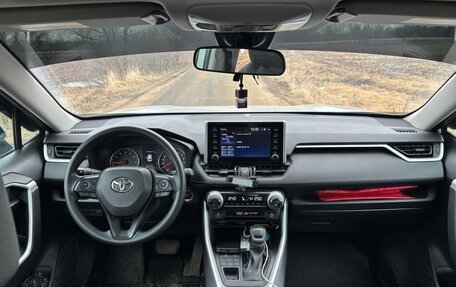 Toyota RAV4, 2021 год, 3 400 000 рублей, 6 фотография