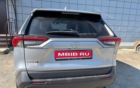 Toyota RAV4, 2021 год, 3 400 000 рублей, 4 фотография